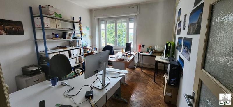 Local d'activité / Entrepôt - 129 m² - 7 pièces