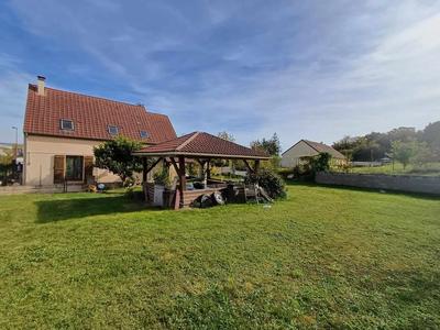 Maison traditionnelle - 140 m² - 6 pièces