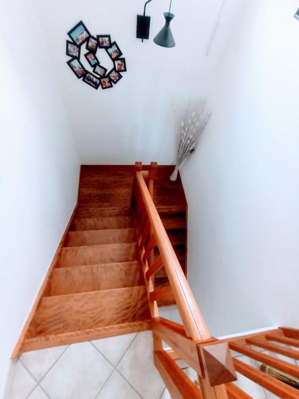 Maison - 220 m² - 10 pièces