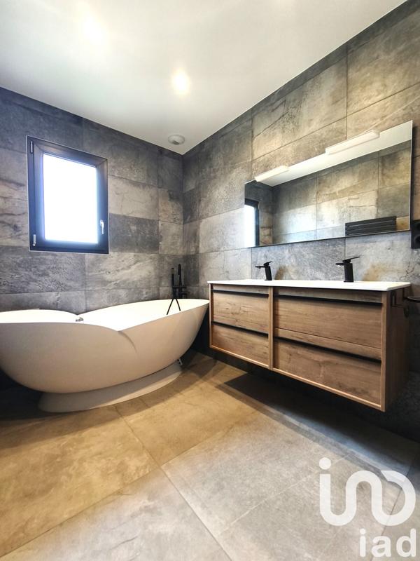 Maison - 142 m² - 6 pièces