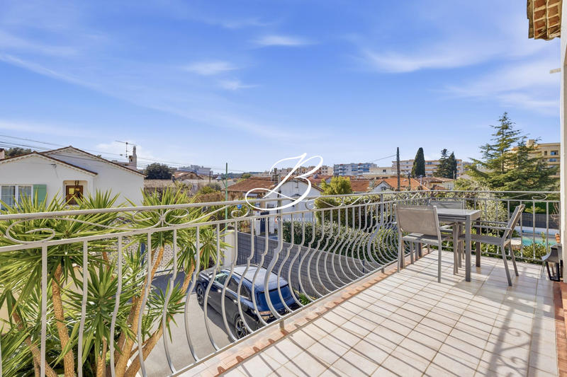 Appartement - 100 m² - 5 pièces