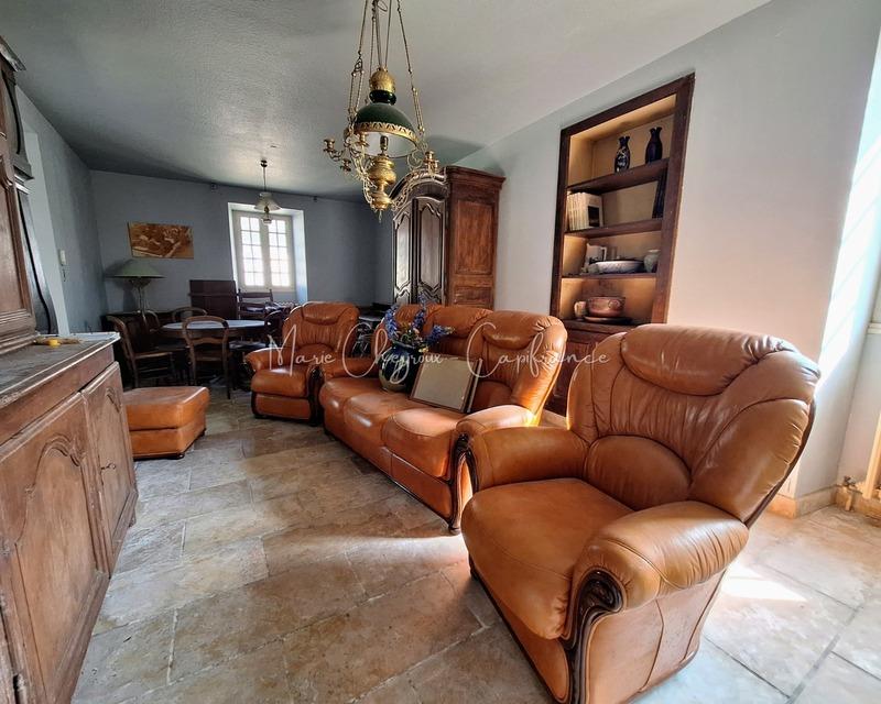 Maison - 222 m² - 8 pièces