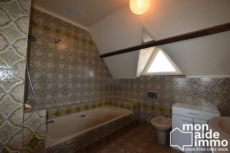 Maison traditionnelle - 240 m² - 9 pièces