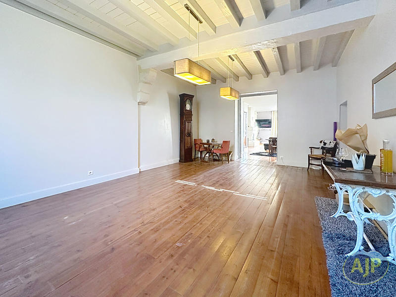 Maison - 272 m² - 9 pièces