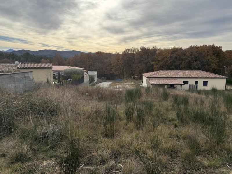 Terrain constructible - 700 m²