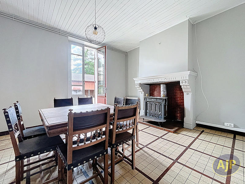 Maison - 220 m² - 10 pièces