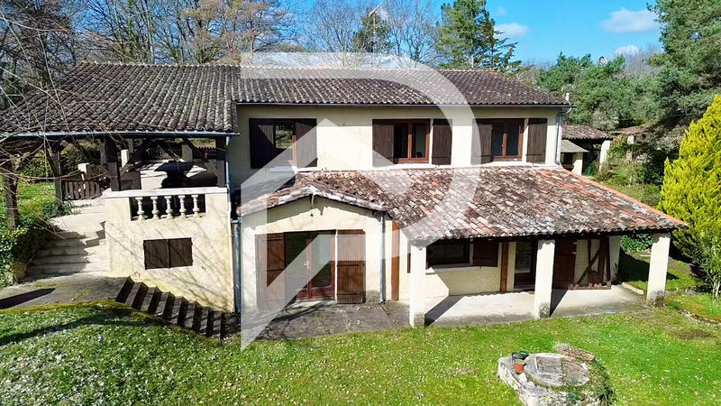 Maison - 220 m² - 7 pièces