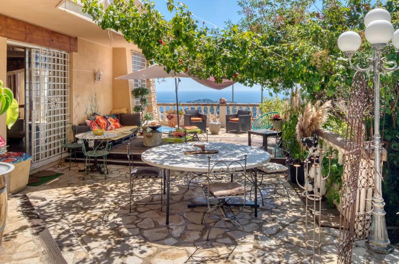 Villa - 347 m² - 9 pièces