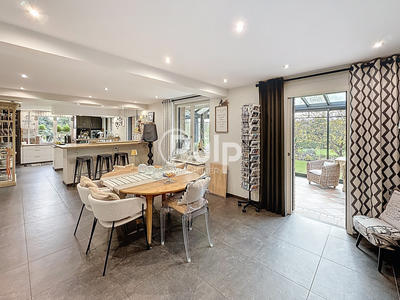 Pavillon - 207 m² - 12 pièces