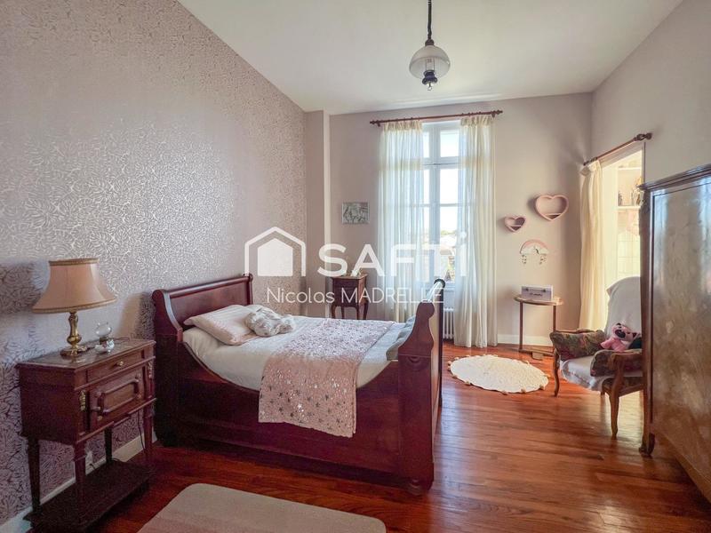 Maison de maîtres - 450 m² - 12 pièces