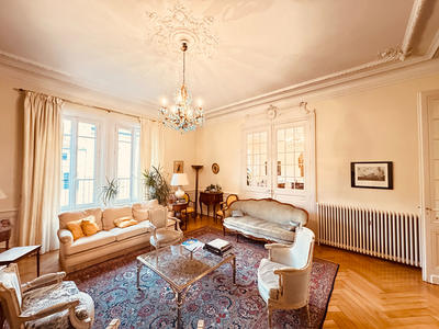 Appartement - 218 m² - 5 pièces