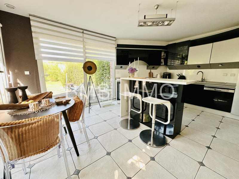 Maison - 230 m² - 6 pièces