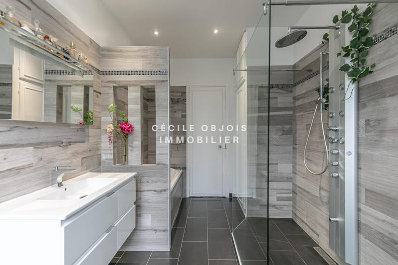 Maison - 272 m² - 11 pièces