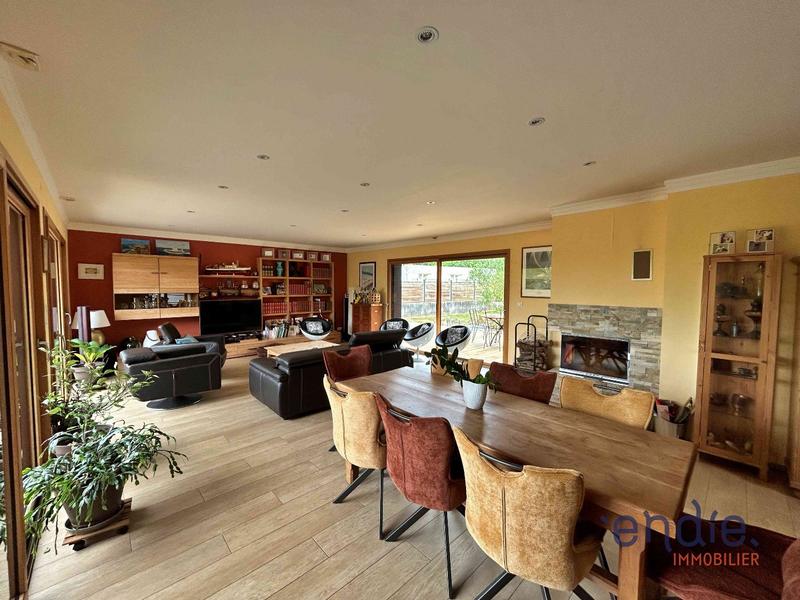 Maison - 251 m² - 8 pièces