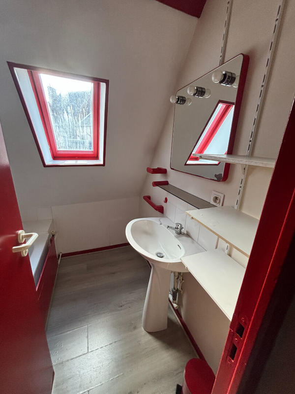 Maison - 255 m² - 9 pièces