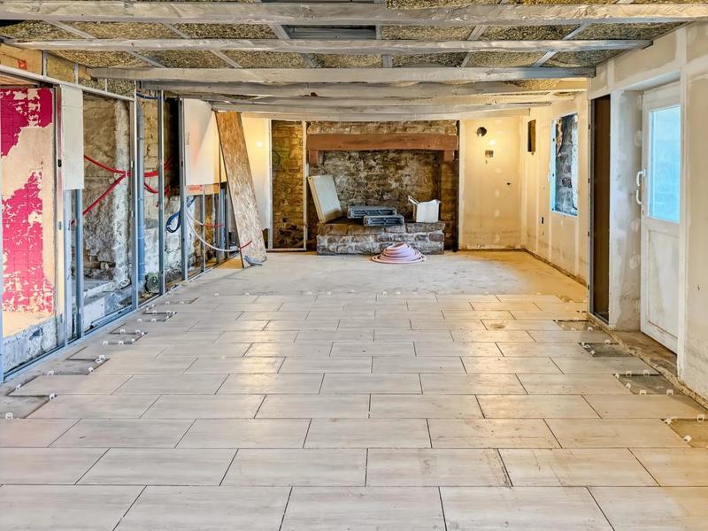 Maison - 250 m² - 6 pièces