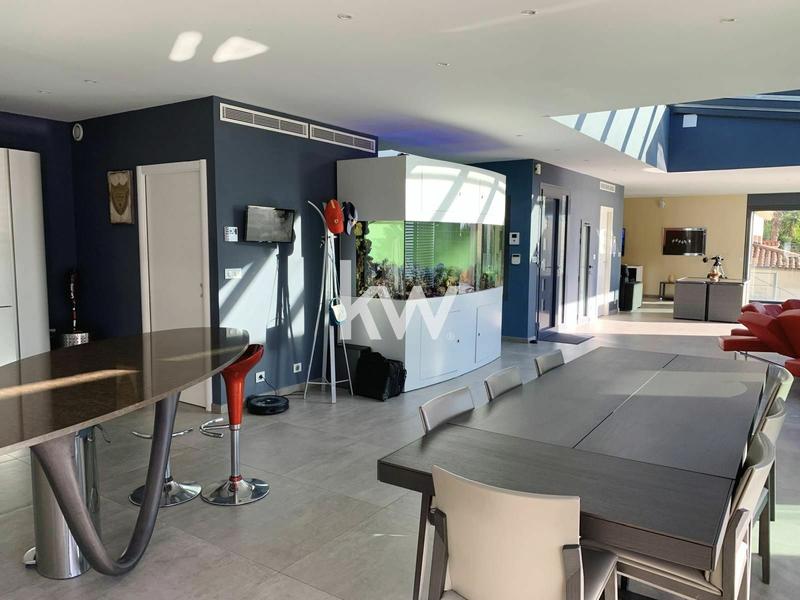 Maison - 216 m² - 6 pièces