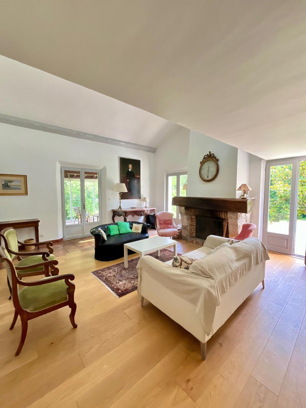 Maison - 230 m² - 7 pièces