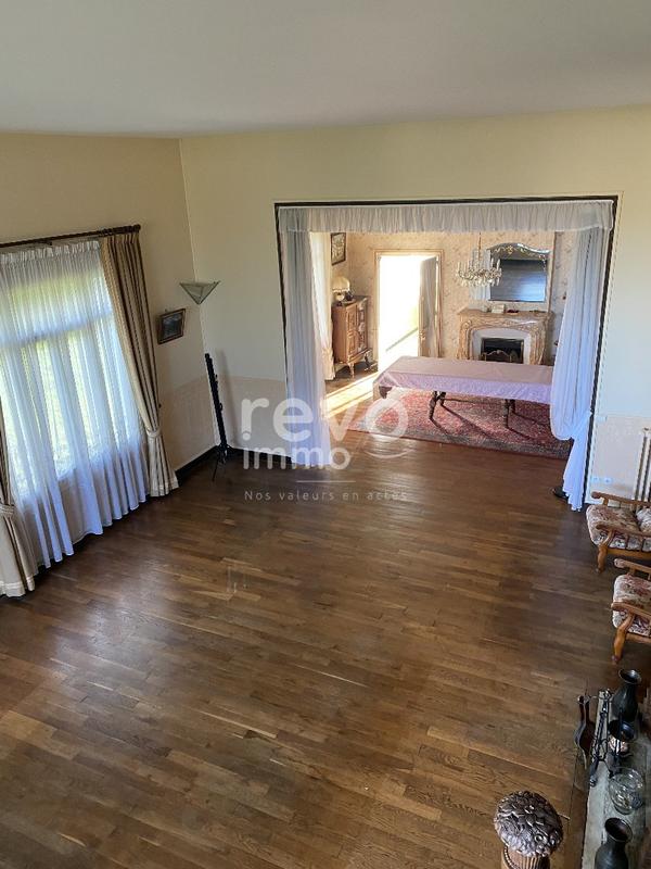 Maison - 221 m² - 11 pièces