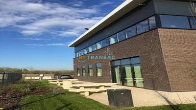 Local d'activité / Entrepôt - 4 728 m²