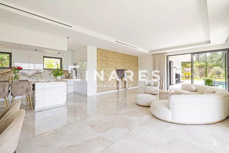 Villa - 300 m² - 9 pièces