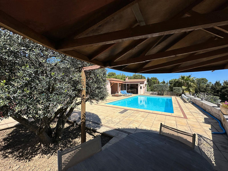 Maison - 208 m² - 6 pièces