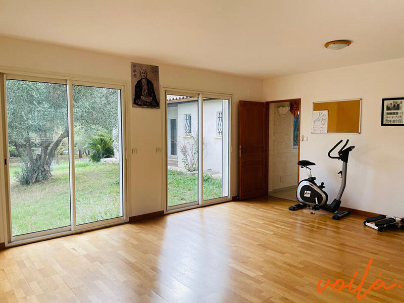 Maison - 310 m² - 9 pièces