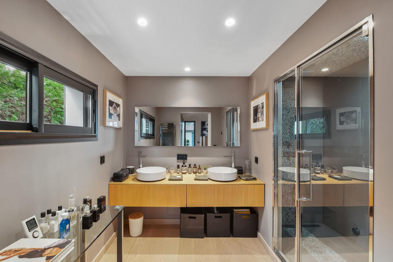 Maison - 203 m² - 6 pièces