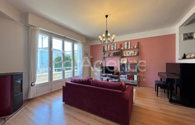 Maison - 248 m² - 9 pièces