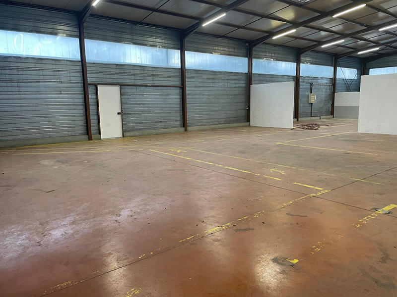 Local d'activité / Entrepôt - 653 m²