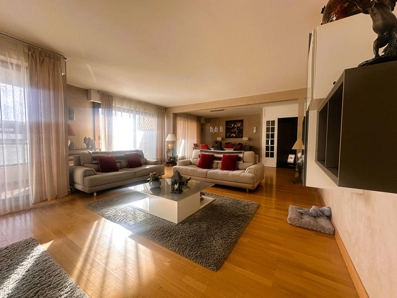Appartement - 140 m² - 5 pièces