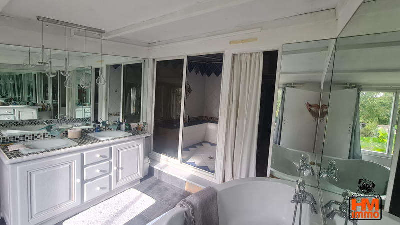 Maison - 298 m² - 11 pièces