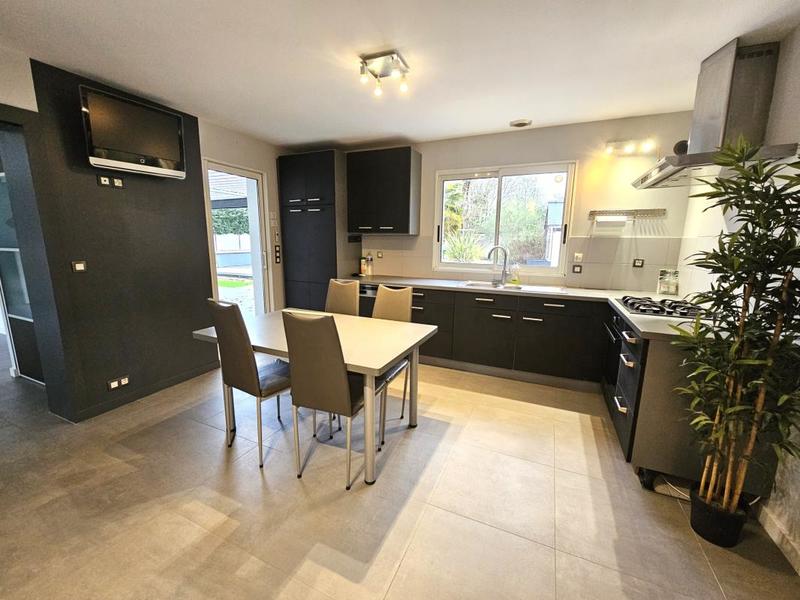 Maison - 180 m² - 10 pièces