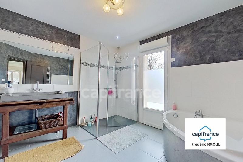 Maison - 227 m² - 6 pièces