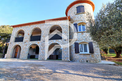 Appartement - 99 m² - 4 pièces