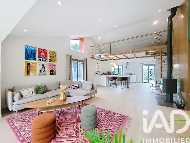 Maison - 216 m² - 6 pièces