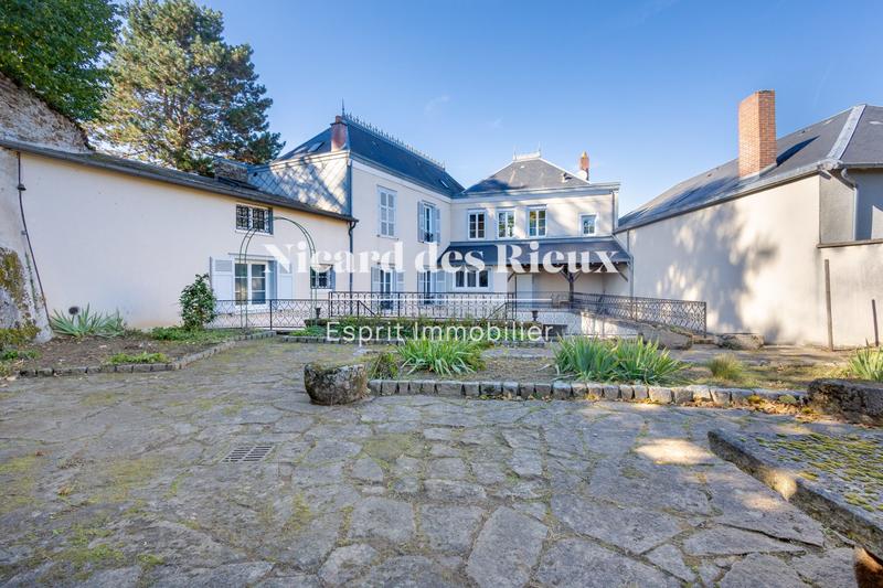 Maison - 278 m² - 12 pièces