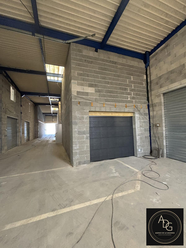 Local d'activités - 85 m² - 1 pièce