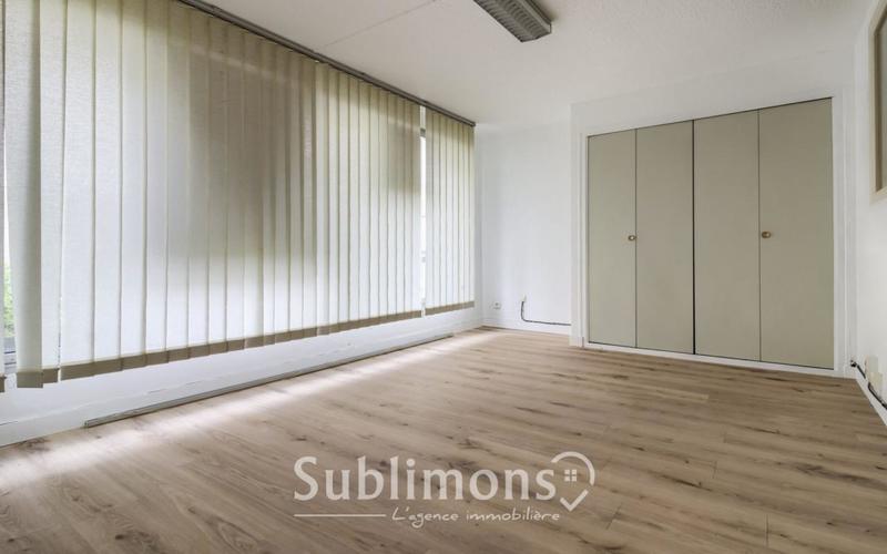 Local commercial - 89 m² - 6 pièces