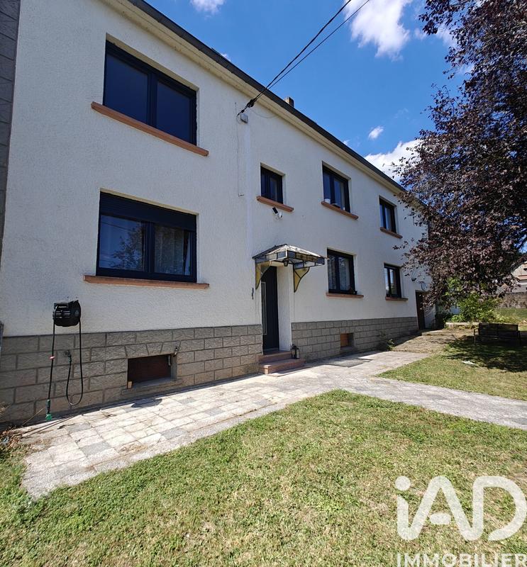 Maison - 202 m² - 9 pièces