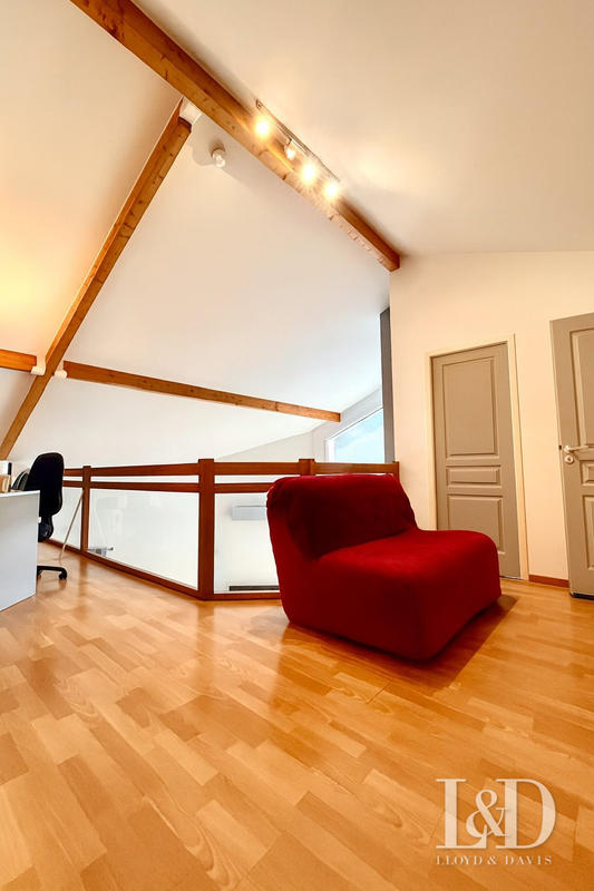 Maison - 192 m² - 6 pièces