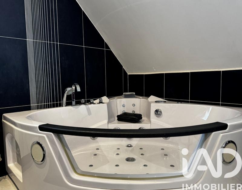 Maison - 156 m² - 8 pièces