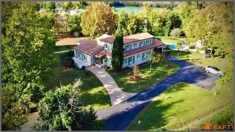 Maison - 288 m² - 10 pièces