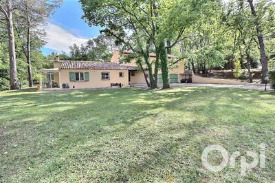 Maison - 247 m² - 7 pièces