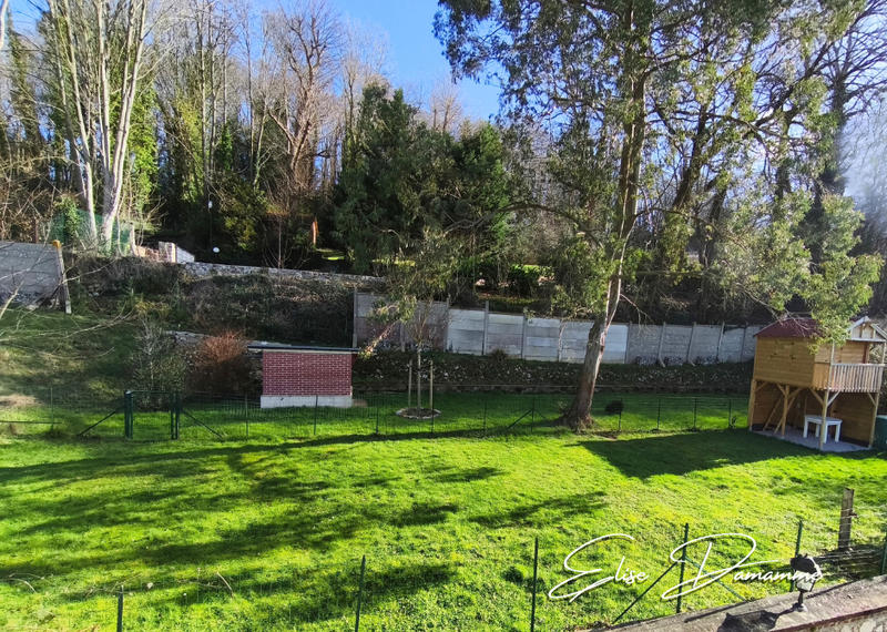 Maison - 241 m² - 8 pièces