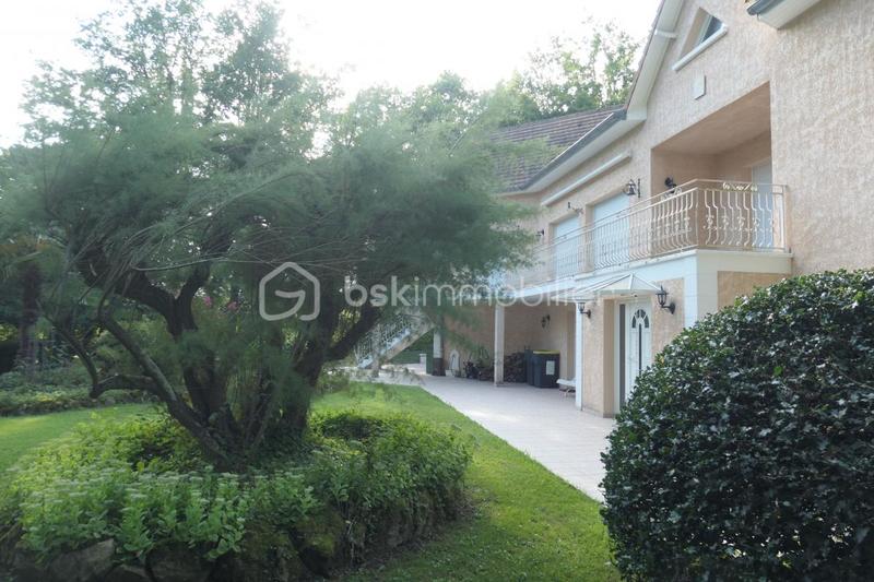 Maison - 310 m² - 7 pièces