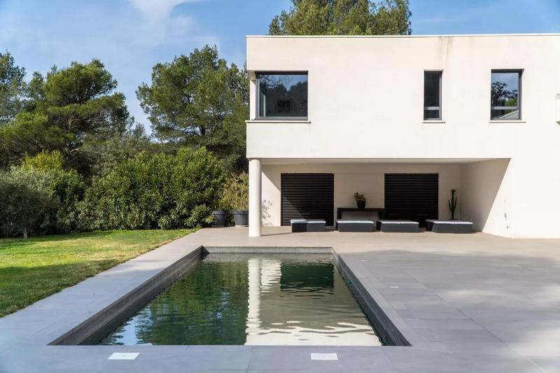 Maison - 220 m² - 5 pièces