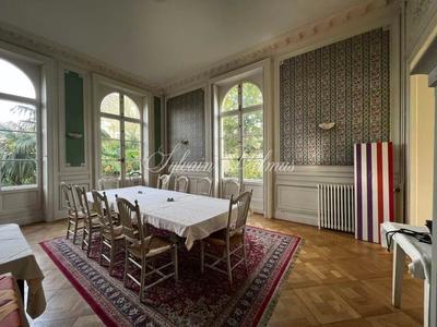 Demeure - 2 000 m² - 25 pièces