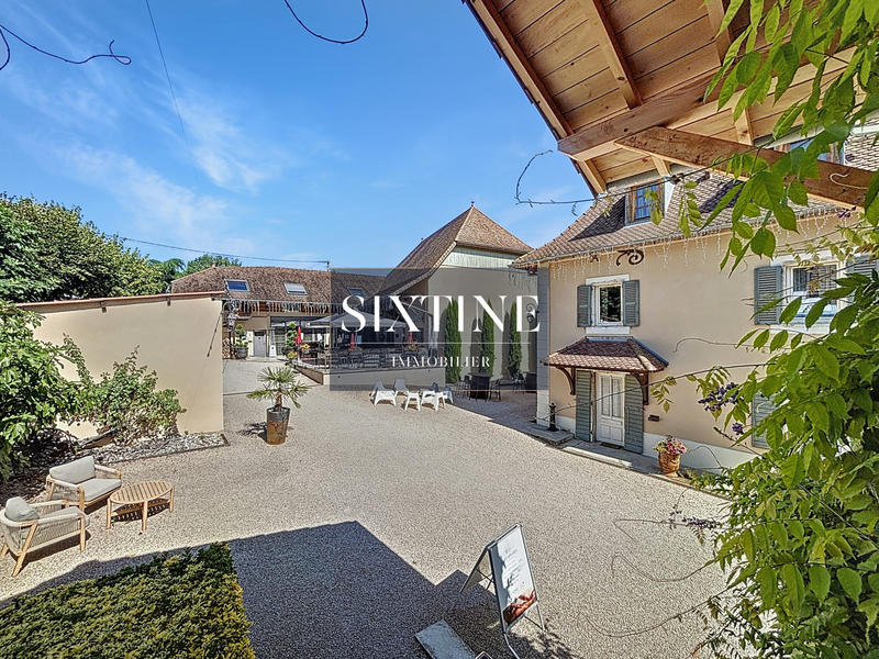 Maison - 3 008 m² - 45 pièces