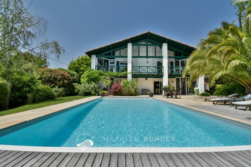 Villa - 234 m² - 6 pièces